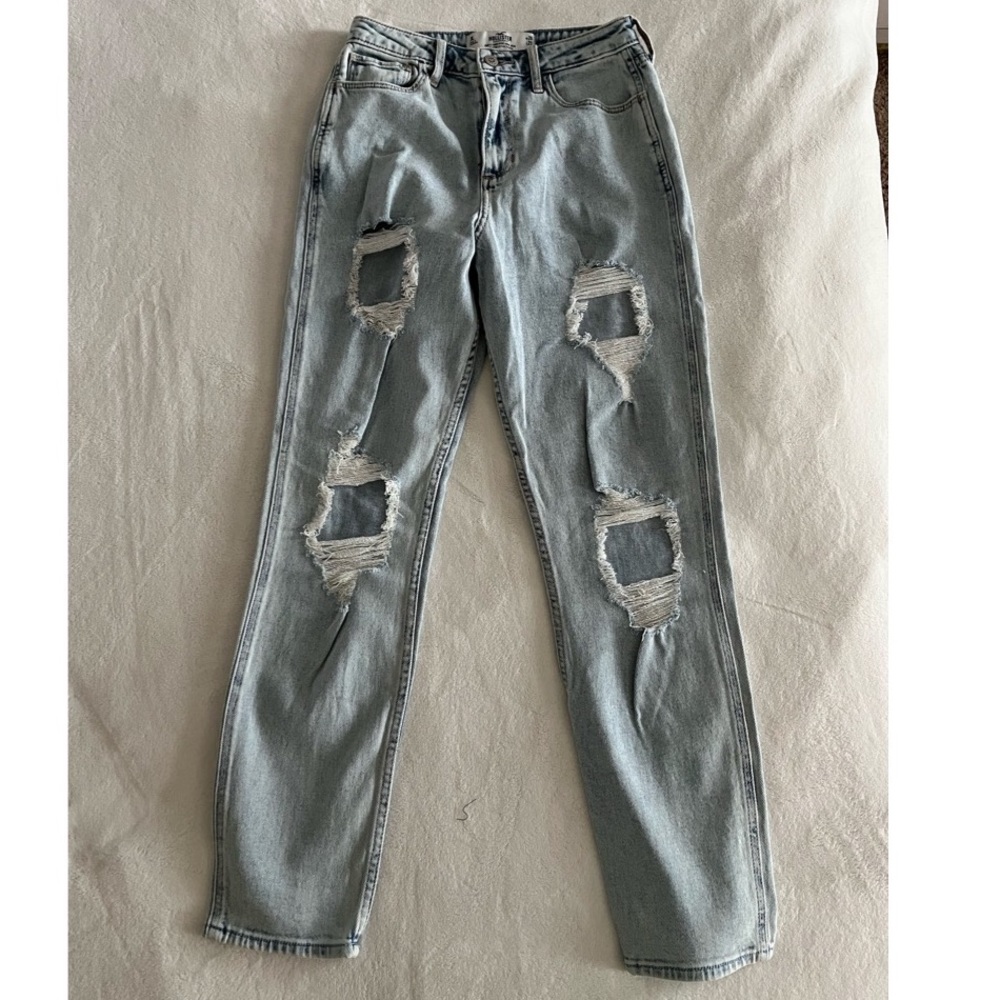 BRAND NEW HOLLISTER HIGH RISE LIGHT WASH MOM JEANS